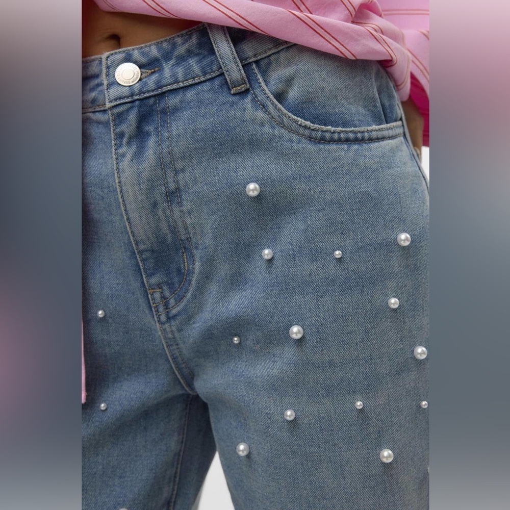 BNWT Vero Moda Straight Leg Pearl Embellished Jean, size 28.